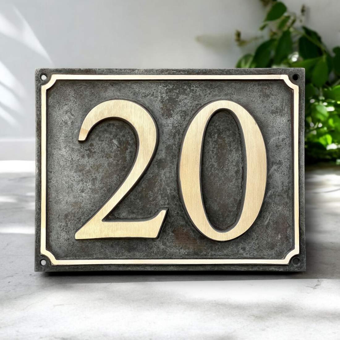 Husnummer i patineret bronze - Stor